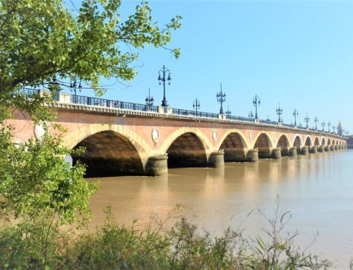 Le Pont de Pierre de Bordeaux en Taxi ou VTC